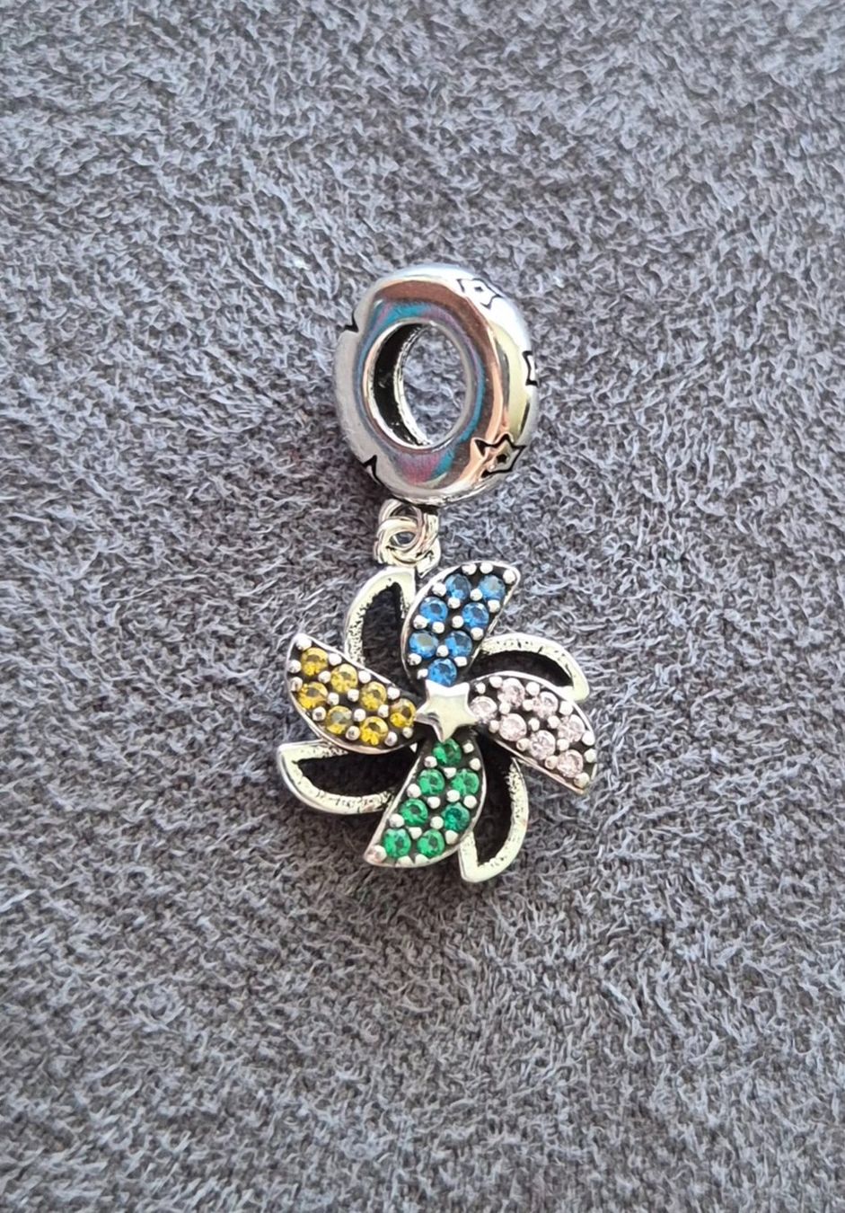 Ciondoli: Charm Windrad drehend +Garantie – Nuovo (secondo la descrizione) da Rotkreuz venduto da Carbone_Bijou-Shop