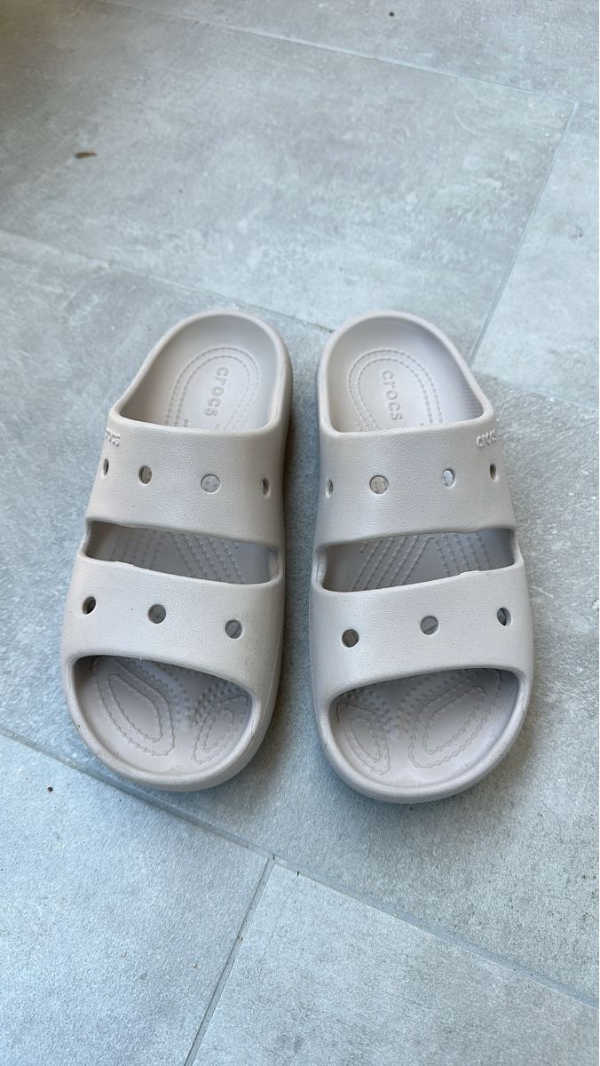 Crocs Scarpe da donna: Crocs Sandals beige size 39 womens – Usato da Zermatt venduto da katytesunshine