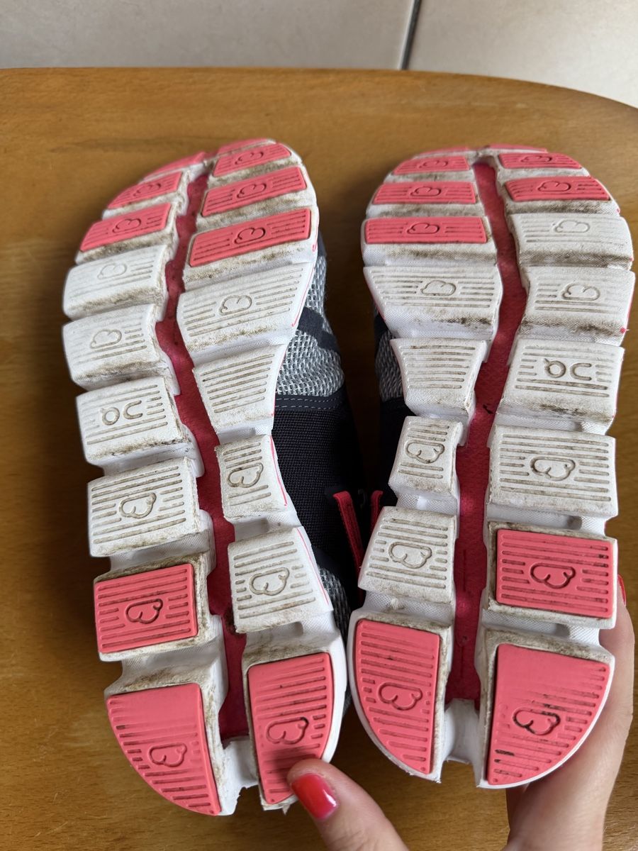 On Damenschuhe: On Cloud grau/pink – Grösse 38 – Gebraucht aus Pfäffikon ZH von J.R.1989 2