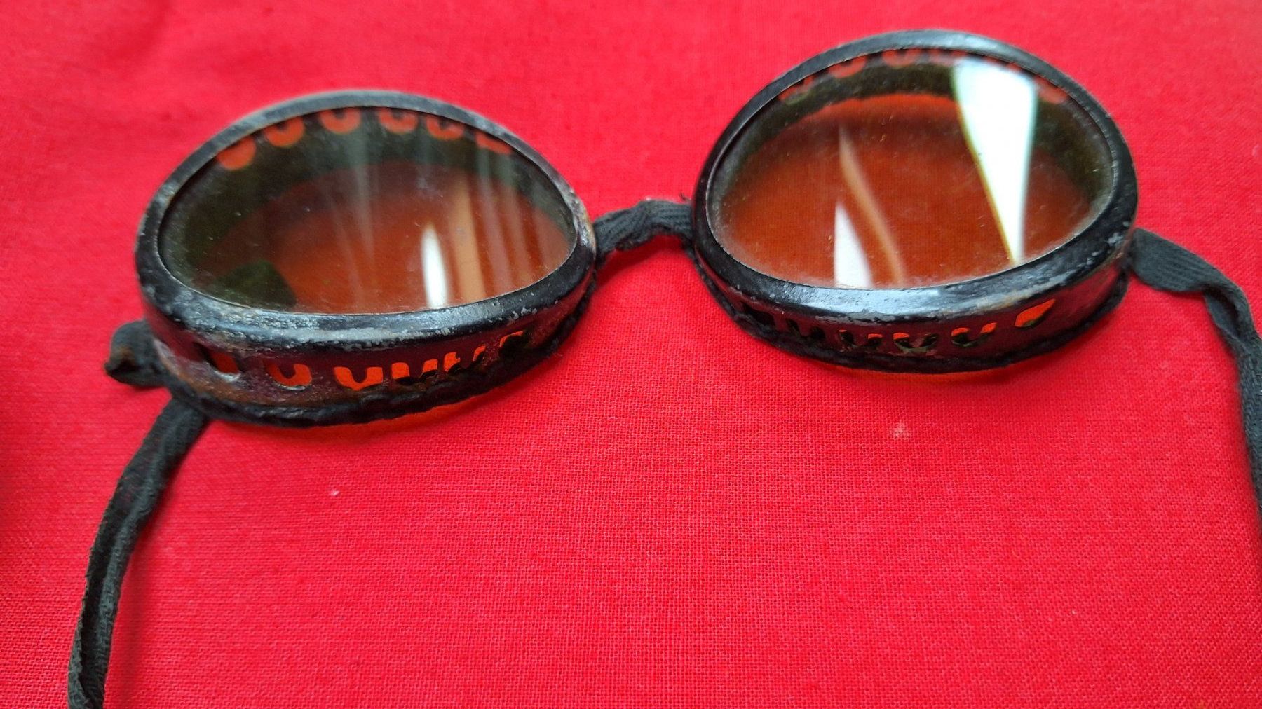 Occhiali & Lenti: antike Gletscherbrille in  Blechdose, von der Armee – Usato da Dornach venduto da majo8689 1
