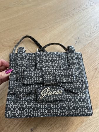 Handtasche Guess Logo Muster neuwertig