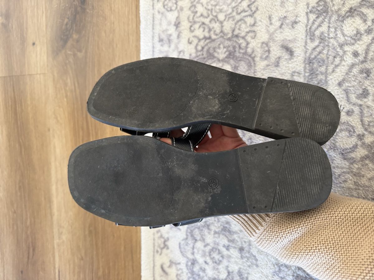 Chaussures femmes: Sandalen 39 – D'occasion à Jona par adi_bennz7 2