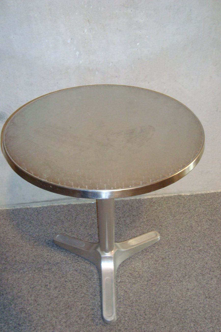 Tables: Tisch – D'occasion à Walzenhausen par Totenkopf0 1