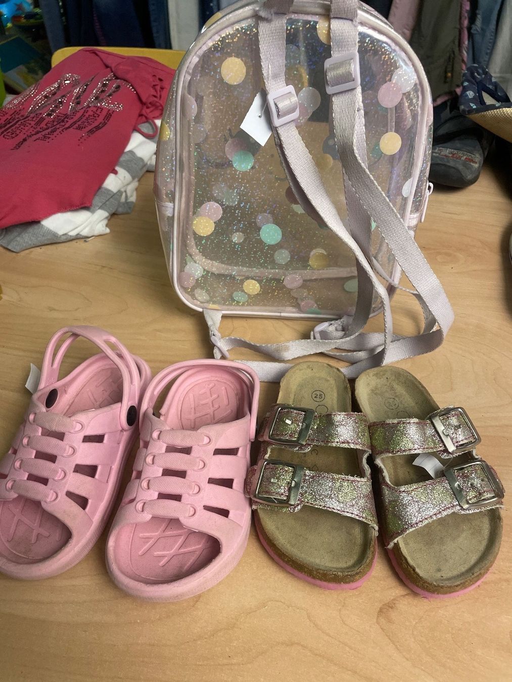 Scarpe per ragazze: 2 süsse Finken mit Rucksack Gr.25 – Usato da Obergerlafingen venduto da cabo4 1