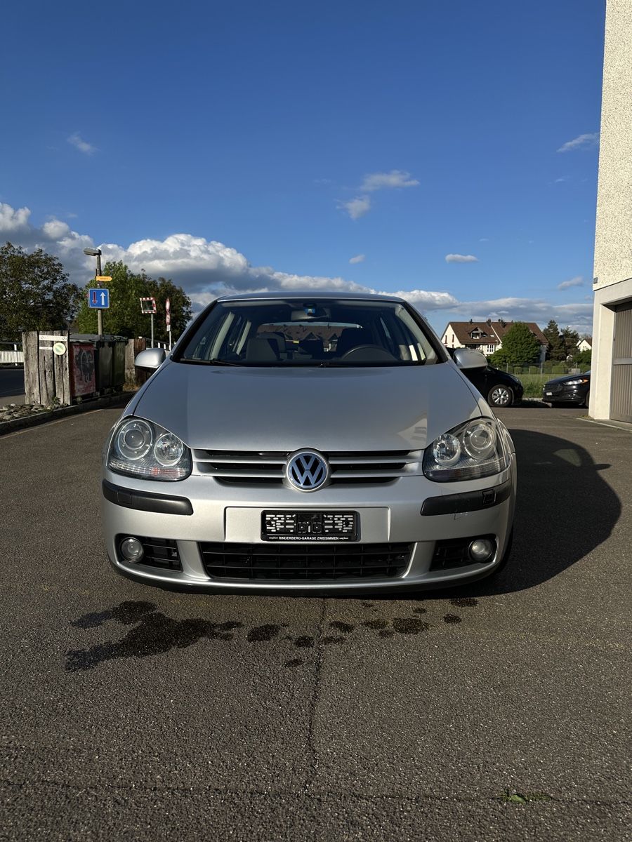 VW Automobili: VW Golf V 2.0 Frisch ab MFK – Difettoso da Zürich venduto da Motara.