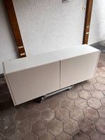 Wandschrank mit Beleuchtung