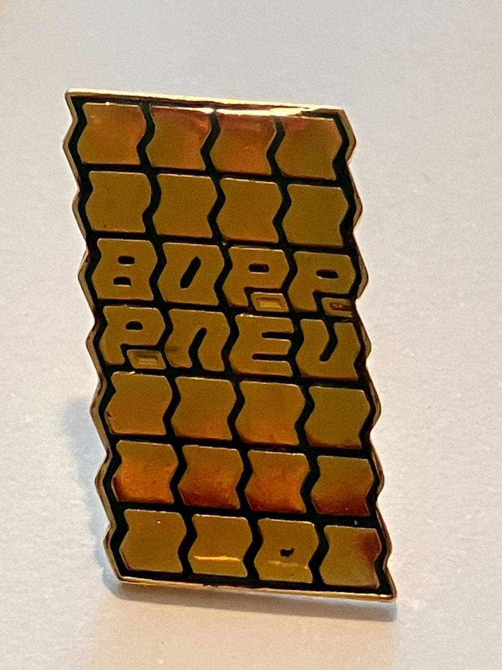 Placchette & Badge: 1 Pin Bopp Pneu – Usato da Basel venduto da djwwpp