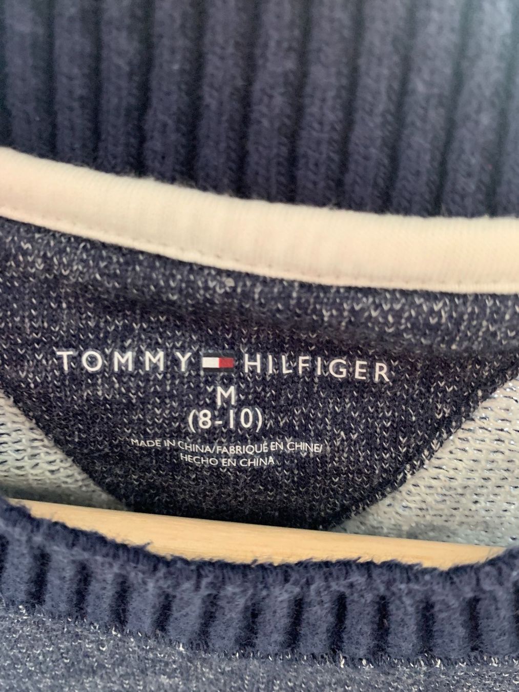 Maglioni & Felpe: Pulli Jungen  8-10Y Tommy Hilfiger – Usato da Wettingen venduto da Green183 4