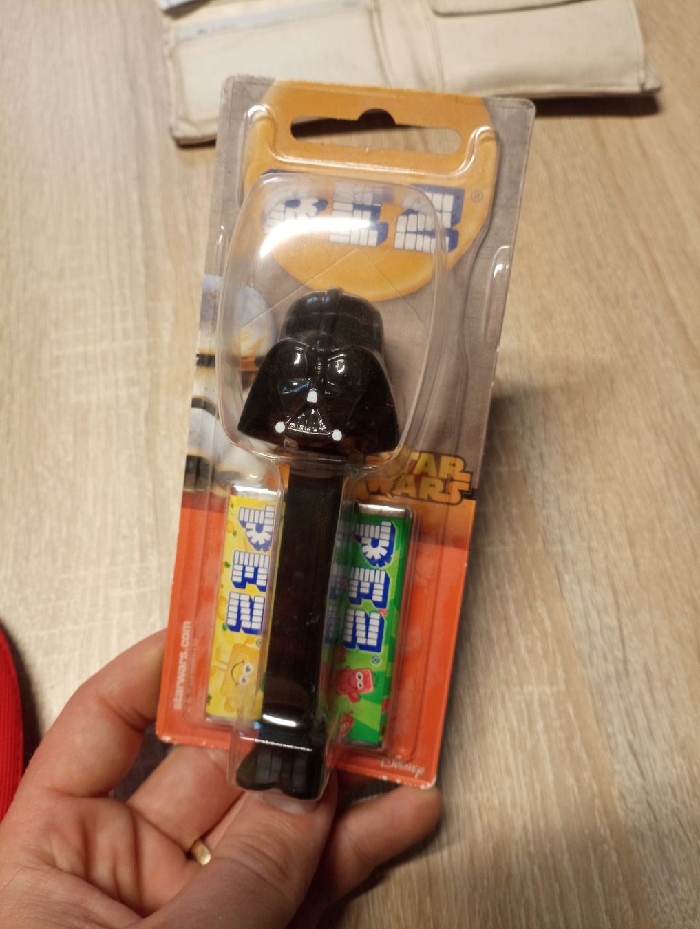 Pez Statuette: PEZ Star Wars Dark Vador – Nuovo e nell'imballaggio originale da Vullierens venduto da Saway 2