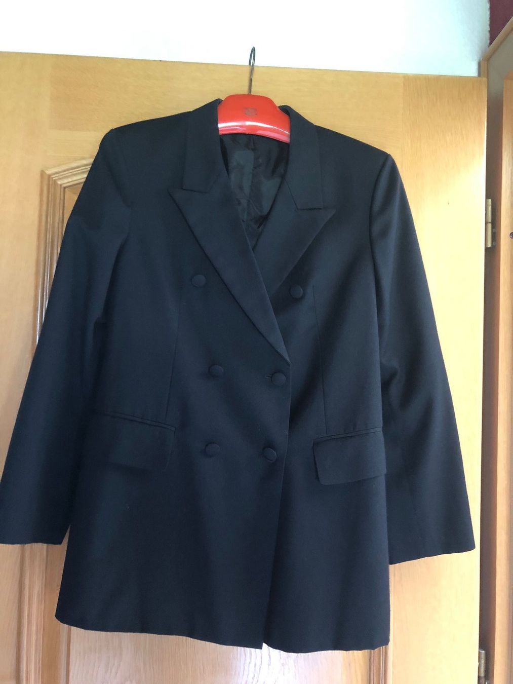 Giacche: Schwarzer Blazer, Gr. 36, Top Zustand, elegant – Usato da Schübelbach venduto da Dolly990_2