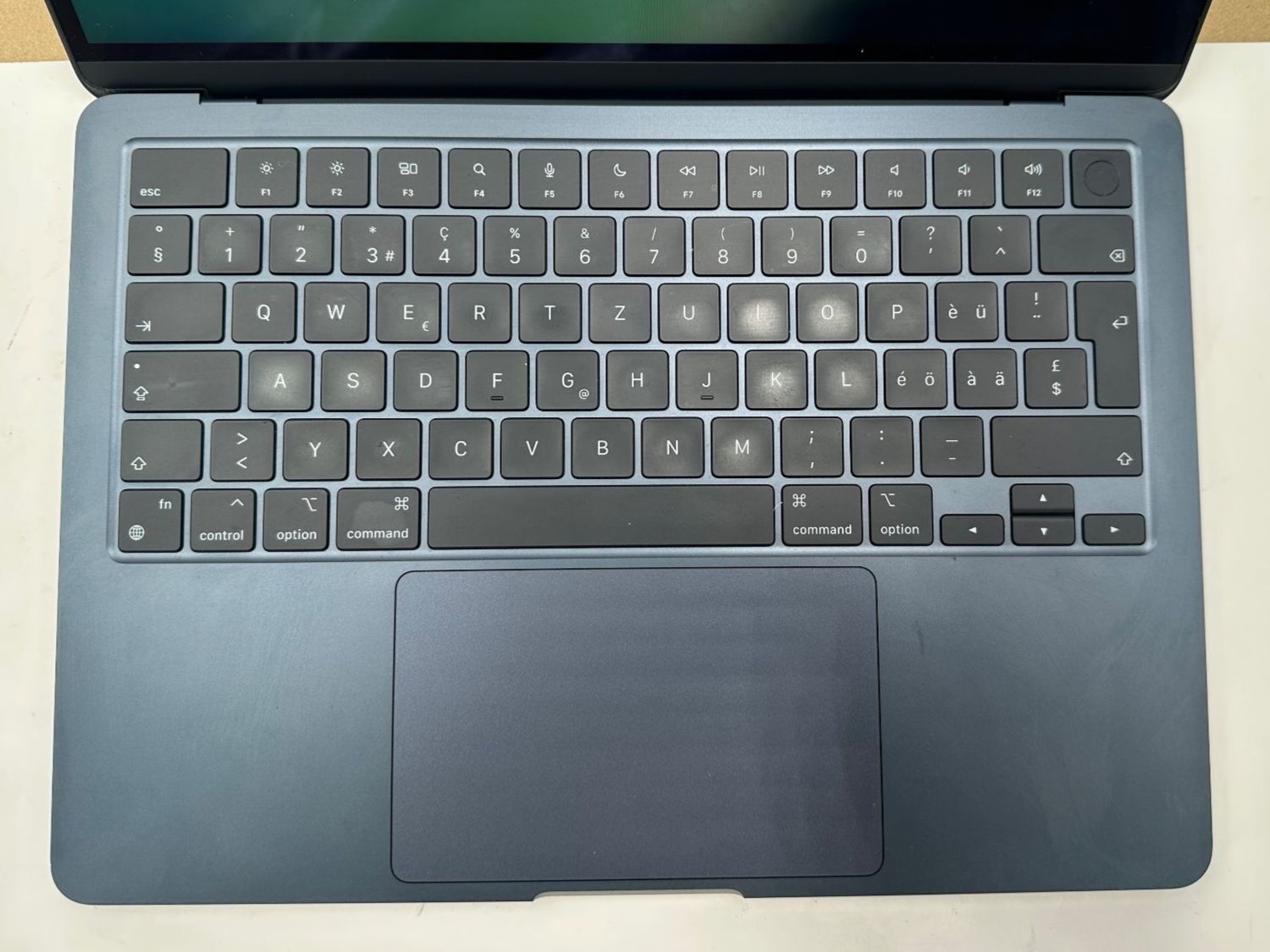 Apple Notebook: MacBook Air 13" (Mid 2022), Apple M2 (8-Core CPU/8-Core GPU) – Usato da Birmenstorf AG venduto da Distronics_SchweizAG 3
