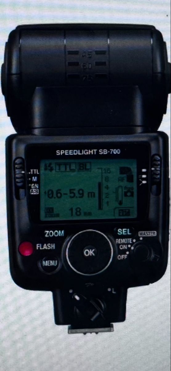 Nikon Flash: Nikon Blitzgerät SB/700 – Usato da Orpund venduto da Rhodes0