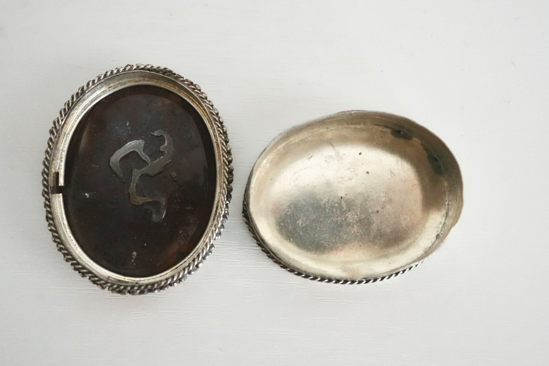 Altro in Decorazioni & Accessori: Schmuckdose Achat Cabochon, Metall Granulation – Usato da Volketswil venduto da HeredisAntiques 4