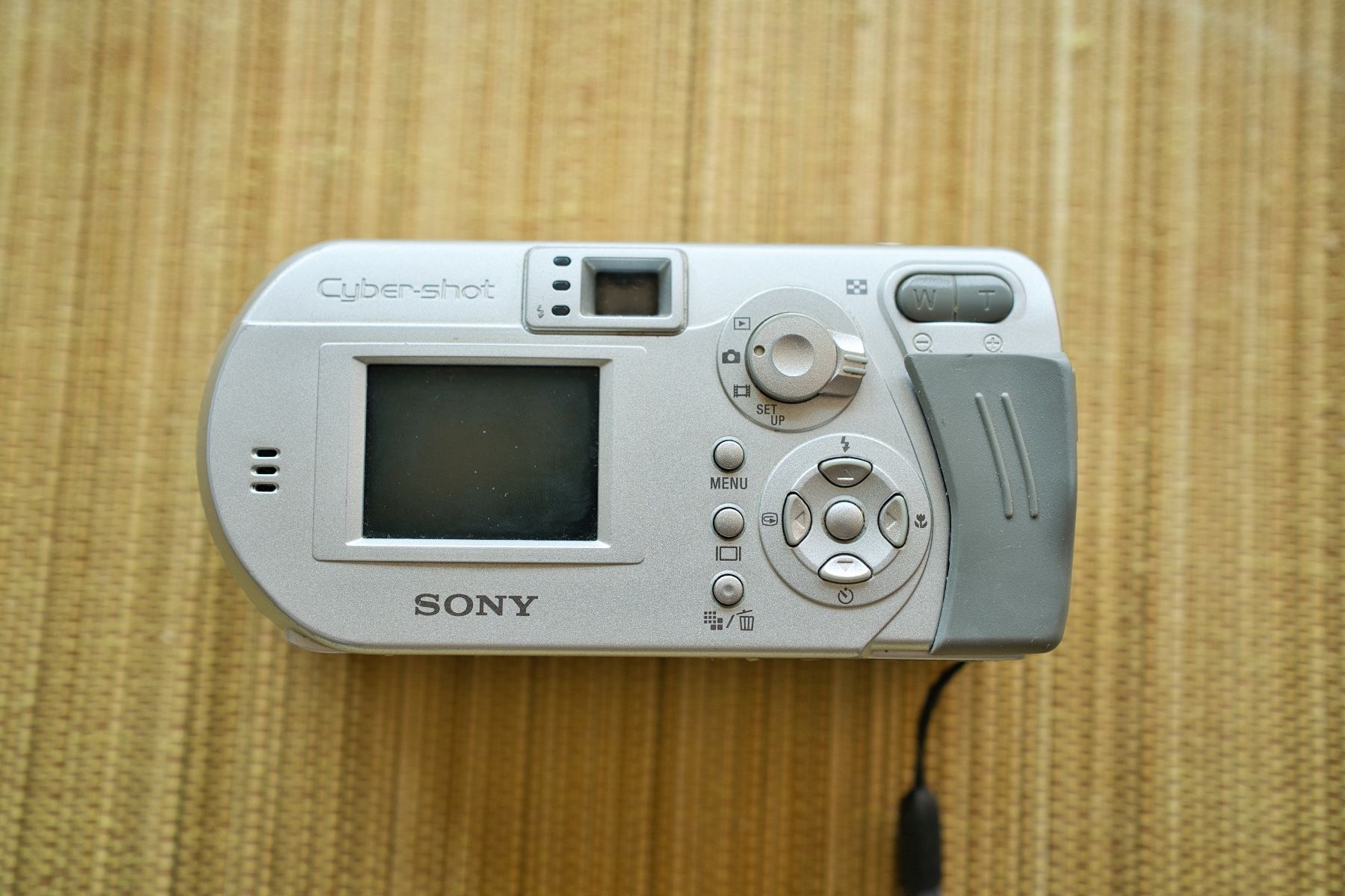 Sony Fotocamera: Sony DSC-P72 Kamera - defekt – Difettoso da Dietlikon venduto da bobbyfolk 1