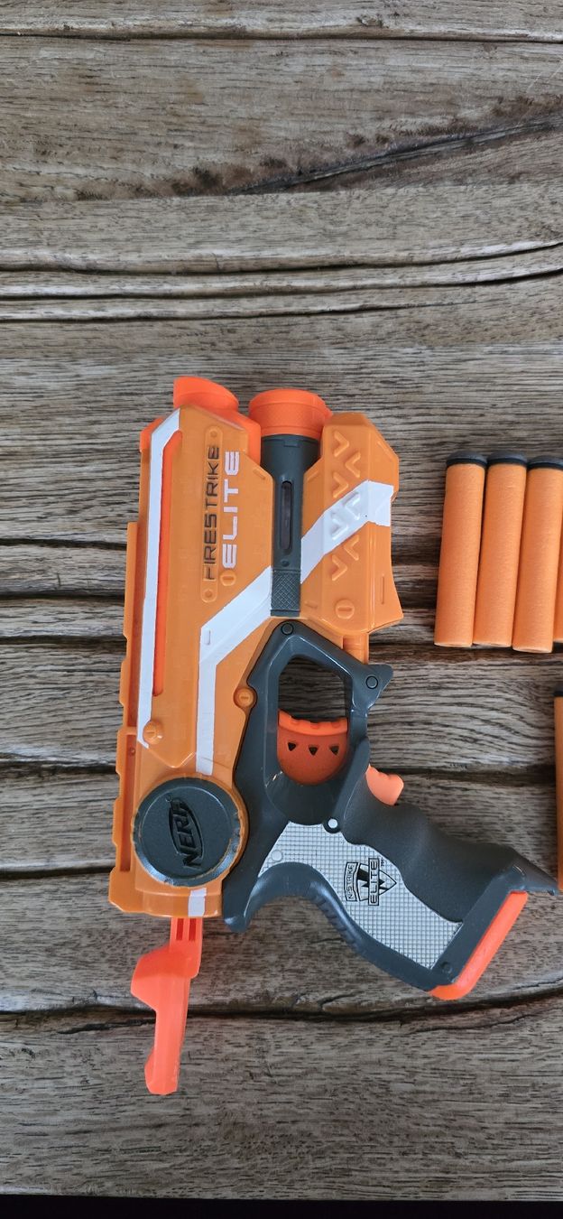 Nerf Giocattoli: Nerf Elite Firestrike Pistole mit Darts. – Usato da Schafisheim venduto da LittleZwerg 1