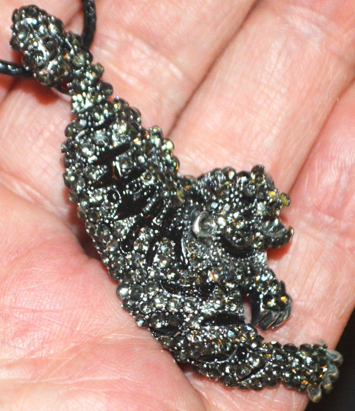 Spille & Fermagli: Brosche oder Halskette K-1424A – Tiger - Emaille & Strass Sc – Nuovo e nell'imballaggio originale da Goldiwil (Thun) venduto da han_v5b7 1