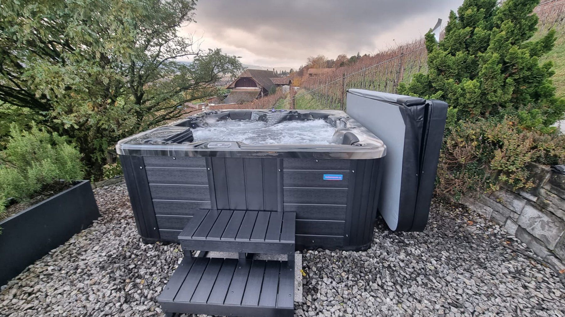 Whirlpool: Outdoor Whirlpool Infinity Gozo Speciale – Nuovo e nell'imballaggio originale da Grenchen venduto da Wellnesspools 4