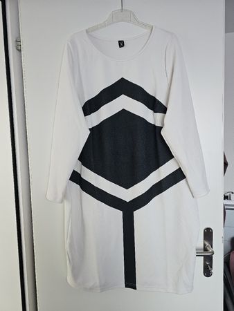 Kleid weiss-schwarz Gr. 4XL