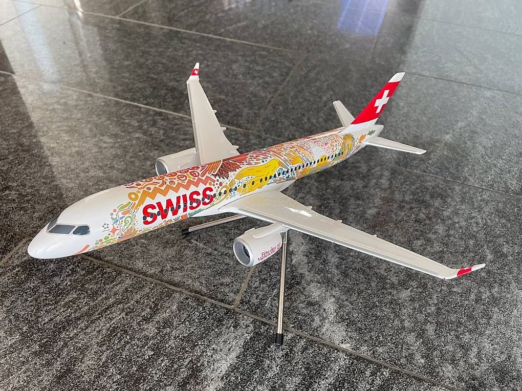 Swiss Kit di modellismo & Modellini statici: Swiss Flugzeugmodell Bombardier C 300 – Usato da Hondrich venduto da Achilles_500