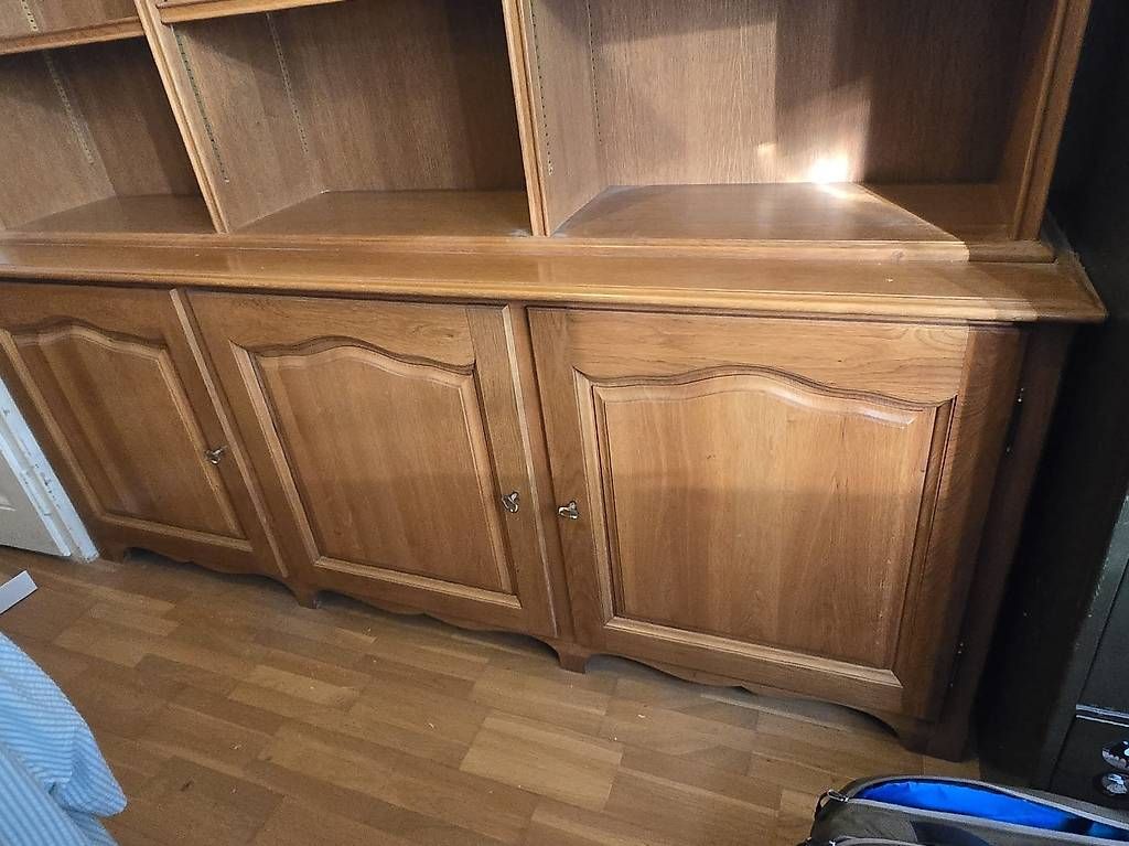 Scaffali: A donner Grand meuble armoire - bibliothèque – Usato da Genève venduto da oloutan