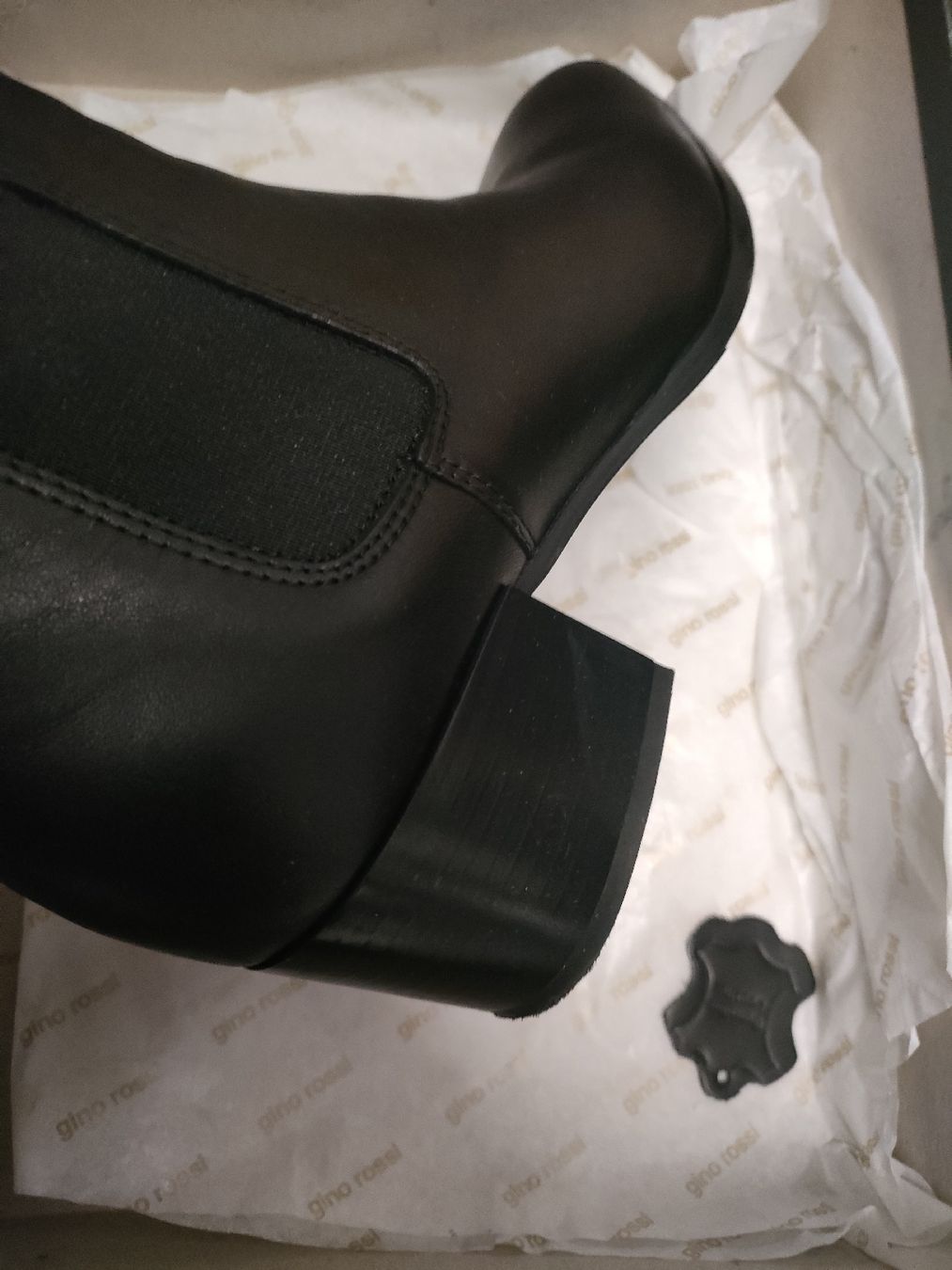 Scarpe da donna: Schwarze Gino Rossi Lederstiefeletten Gr. 38 – Nuovo e nell'imballaggio originale da Münchenbuchsee venduto da cor_9xjj 3