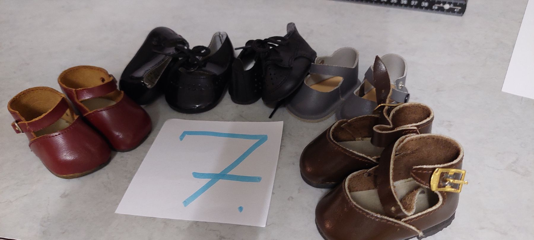Sasha Morgenthaler Puppen: 5Paar Puppenschuhe  – Gebraucht aus Muri AG von nindo1 9