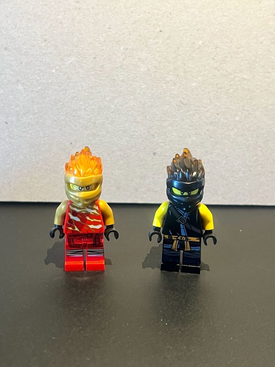 Lego Statuette: Lego Ninjago Figuren Kai & Cole  – Usato da winterthur venduto da tritra23
