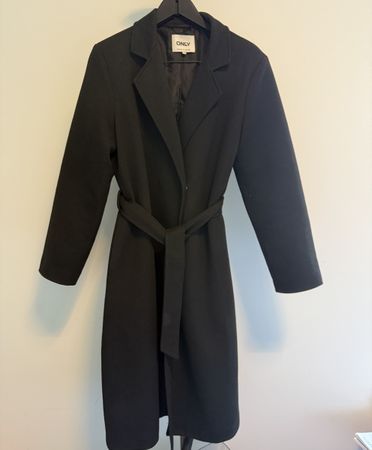 Manteau noir ONLY avec ceinture, taille M, négociable