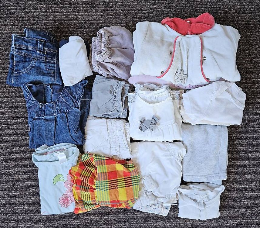 Troc Echange Lot de différents vêtements pour bébé 12 mois sur France
