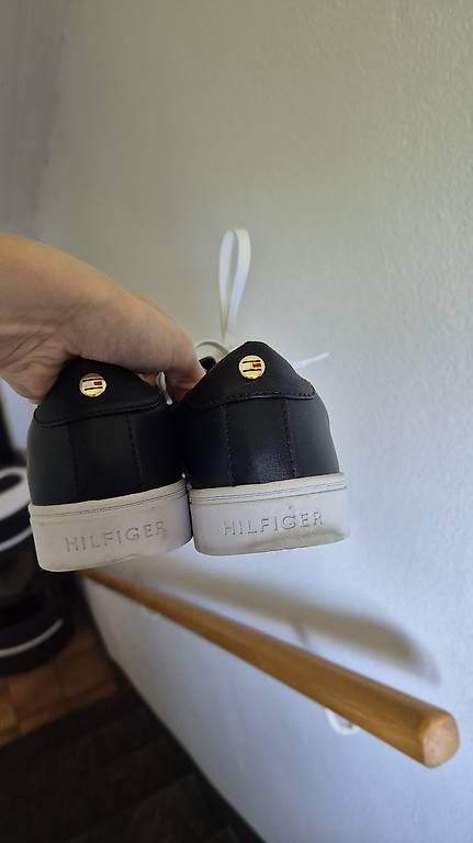 Tommy Hilfiger Damenschuhe: Scarpe Tommy Hilfiger numero 38 – Gebraucht aus Gudo von arl_lgk6 3