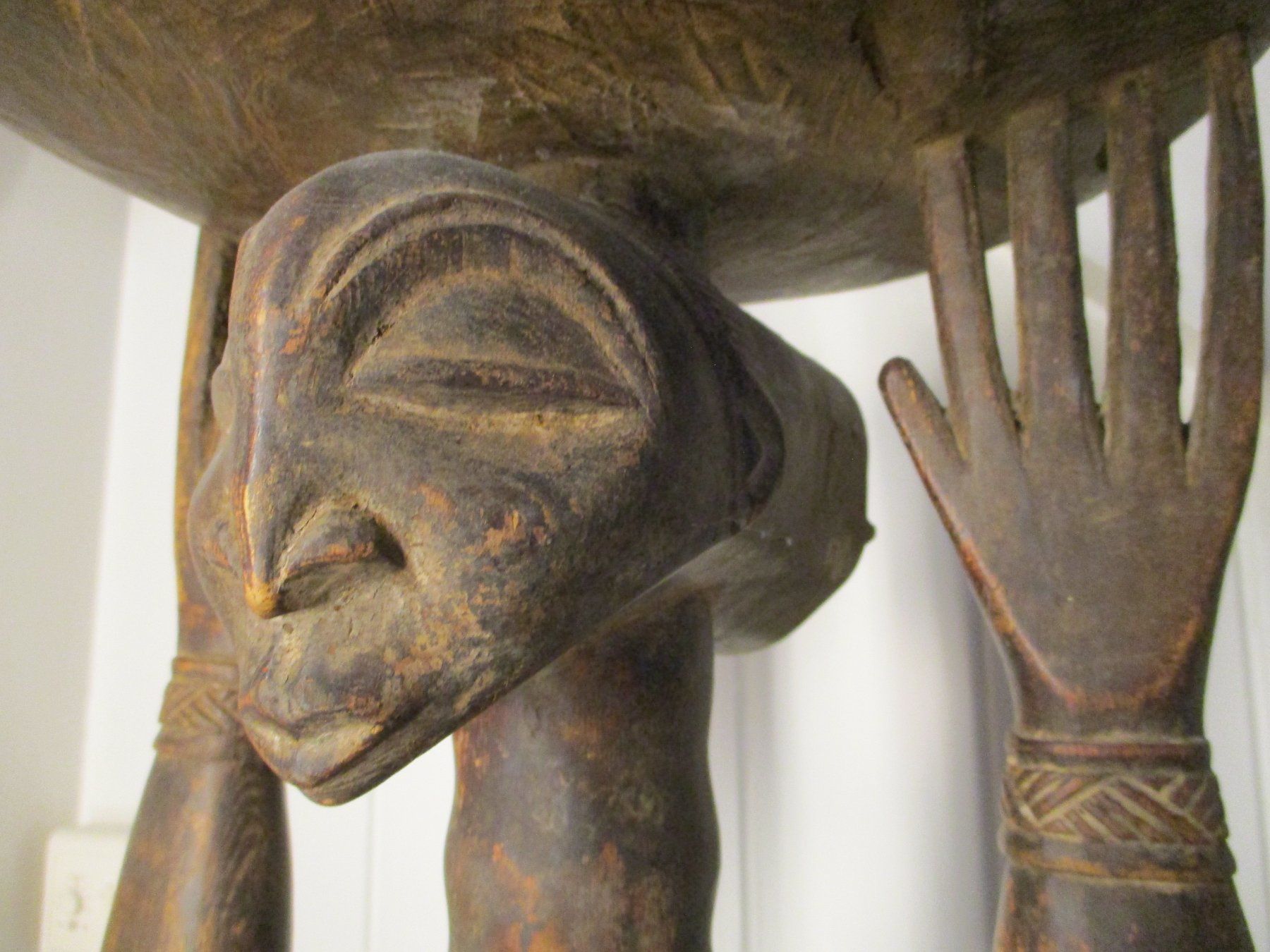 Skulpturen & Statuen: Figur Skulptur aus Holz Frau mit Brüsten Hocker tribal art – Gebraucht aus Windisch von Autogrammo 2