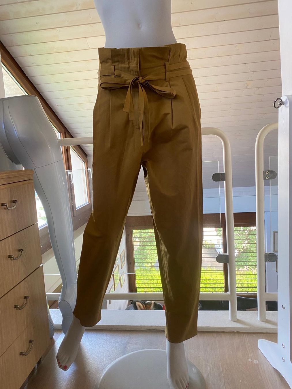 Cos Pantaloni: Hose von COS – Usato da Neuhausen venduto da Lechasseur