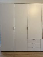 Kleiderschrank weiss 3 Tueren mit Schubladen guter Zustand