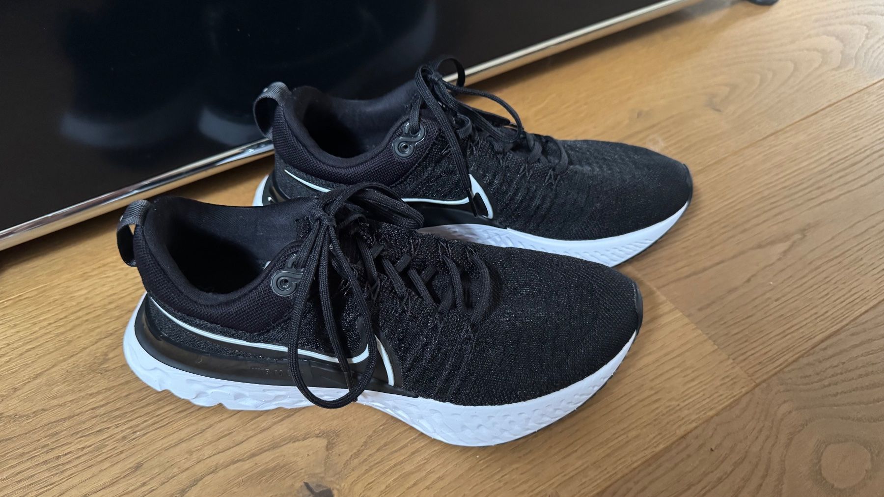 Nike Herrenschuhe: Nike react Running Sneaker in Schwarz Gr. 41 – Gebraucht aus Riehen von To120