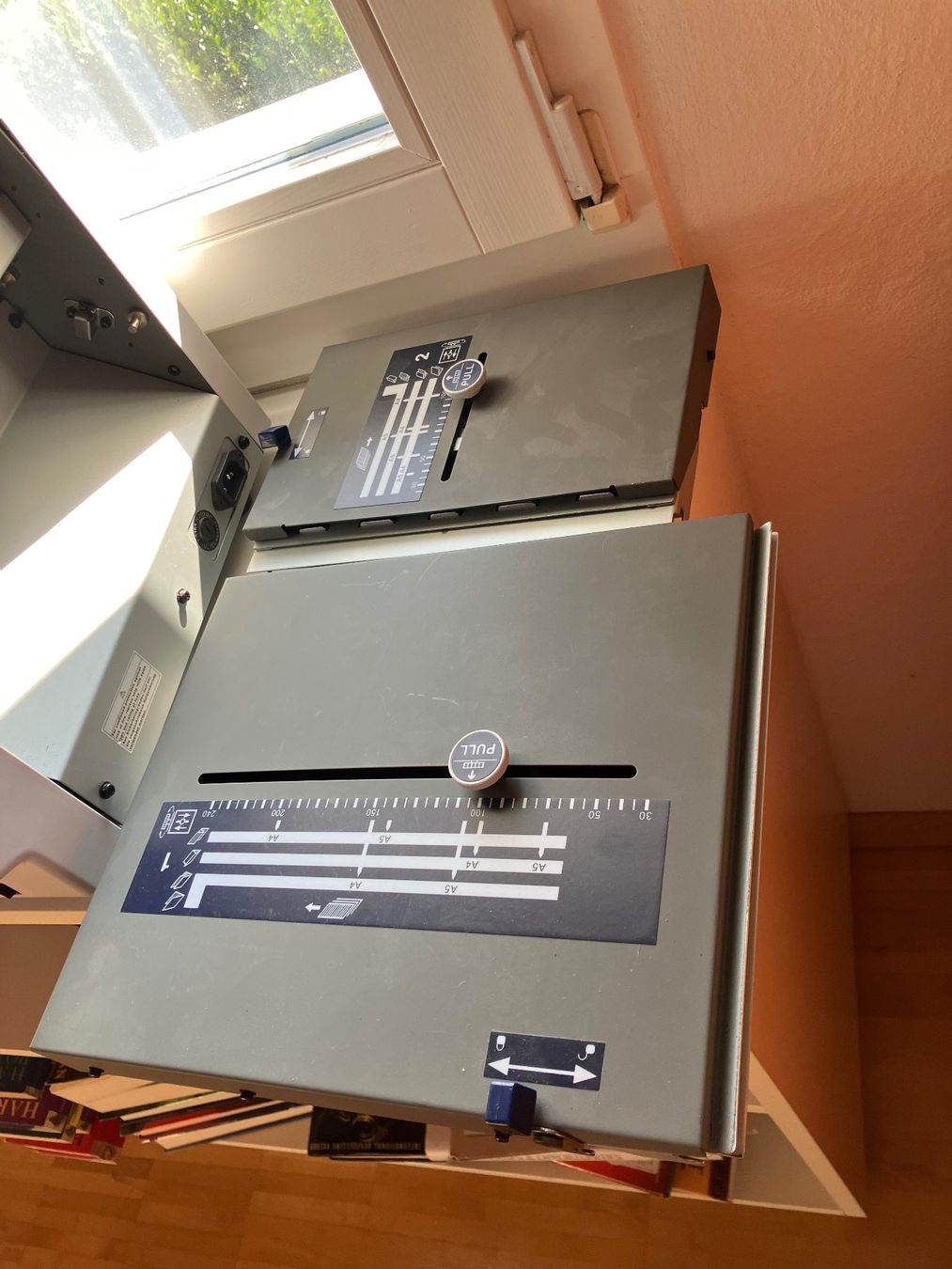 Tutte le macchine: Tisch Falzmaschine Hefter TS Mega S – Usato da Walchwil venduto da Sunchaser11 6