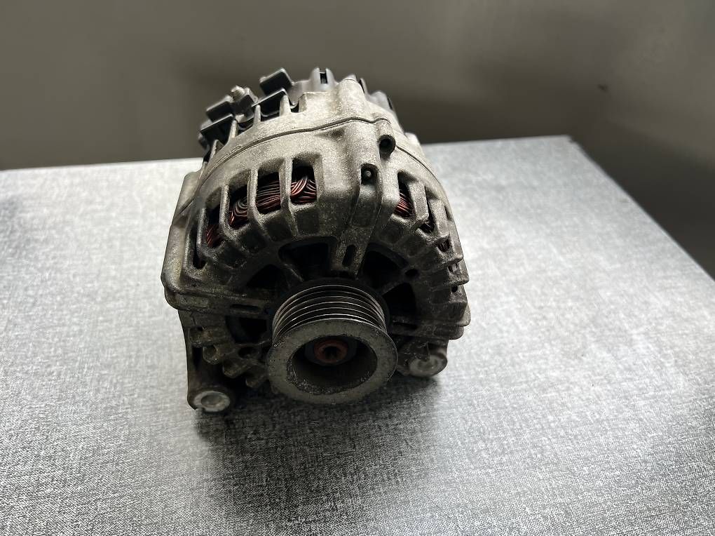 Toutes les pièces auto: Alternator BMW – D'occasion à Männedorf par adi91