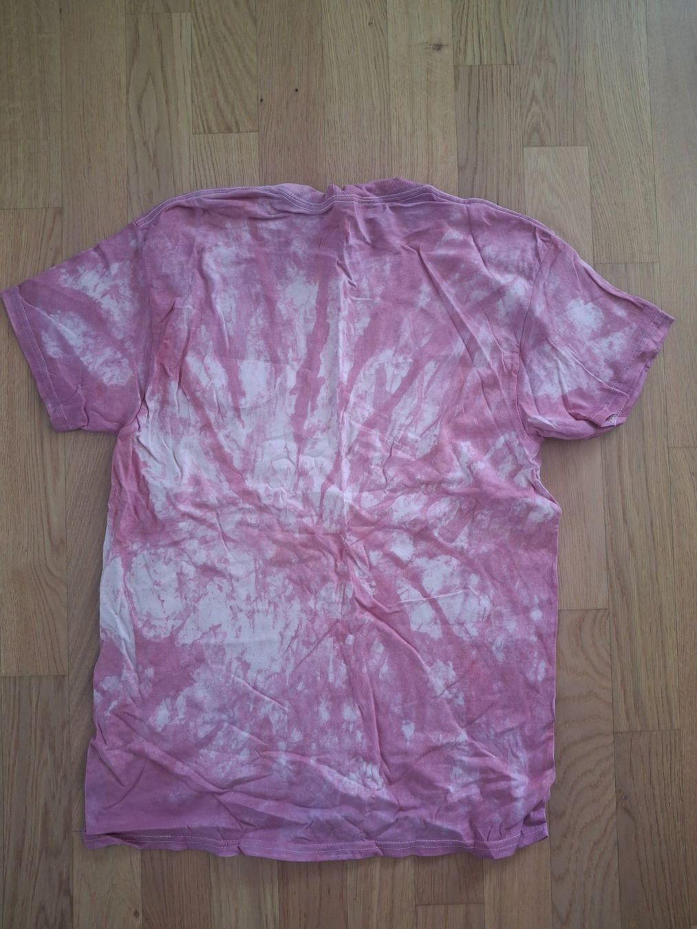 T-shirt: Batik T-Shirt – Nuovo (secondo la descrizione) da Luzern venduto da gab_726g 1