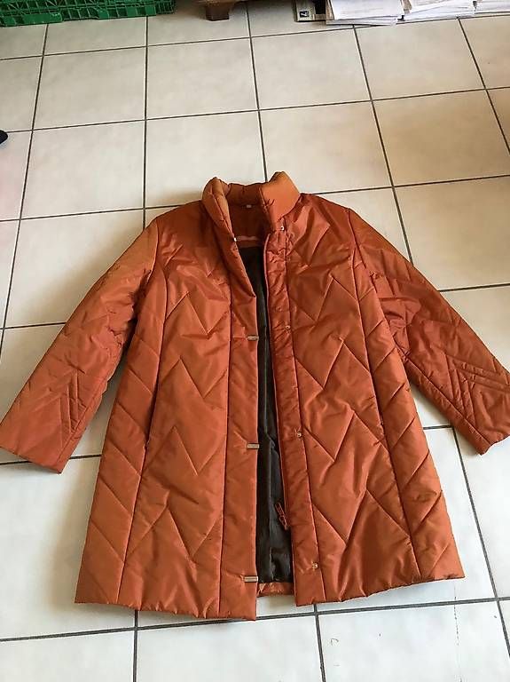 Cappotti: Vendo  giacca mantello taglia 44  – Usato da Losone venduto da car_2cl8 3