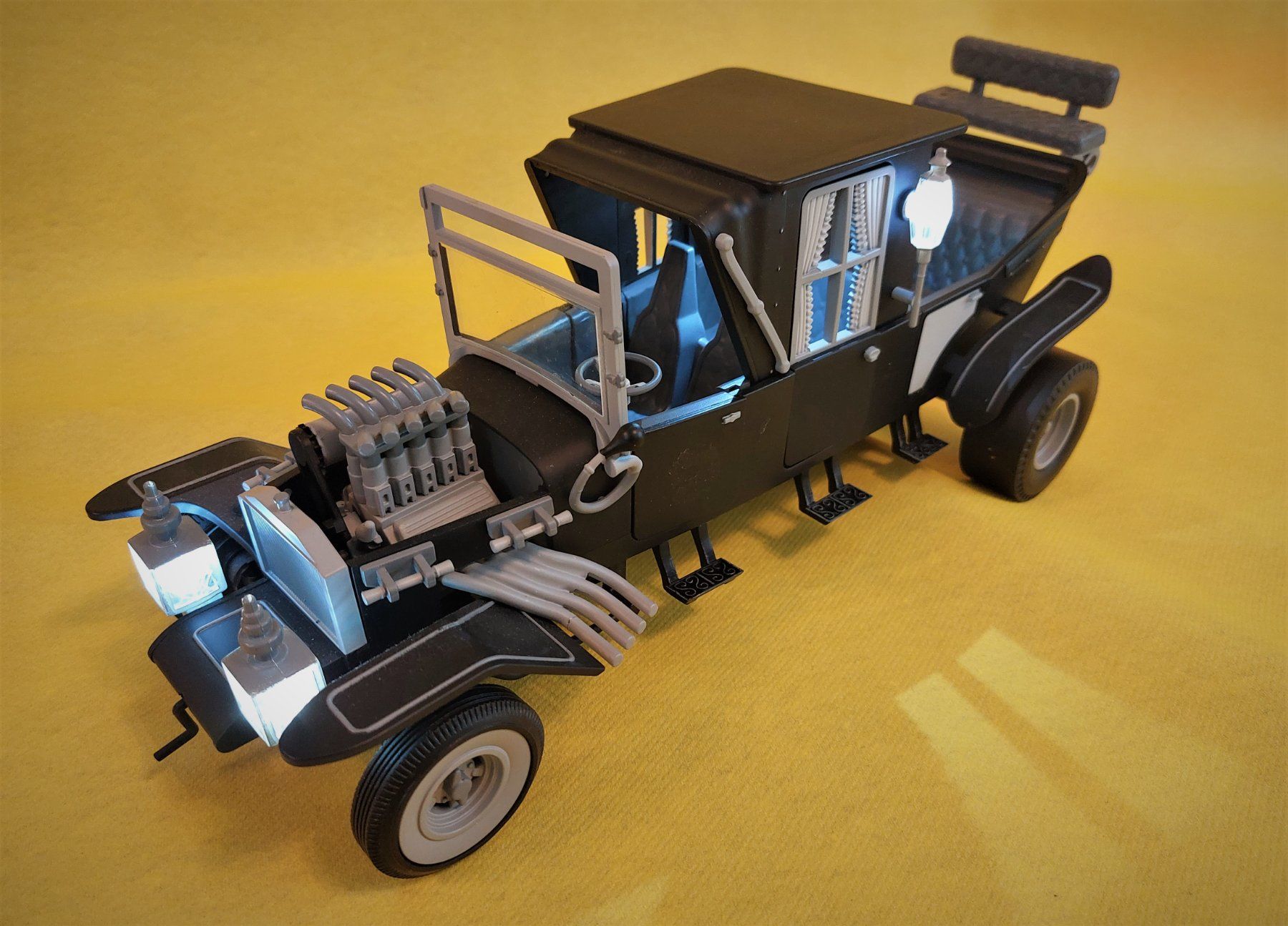 Modellbausätze & Standmodelle: The Munsters Modell 1:15 Munster Koach Black & White – Gebraucht aus Igis von magneto_hg 2