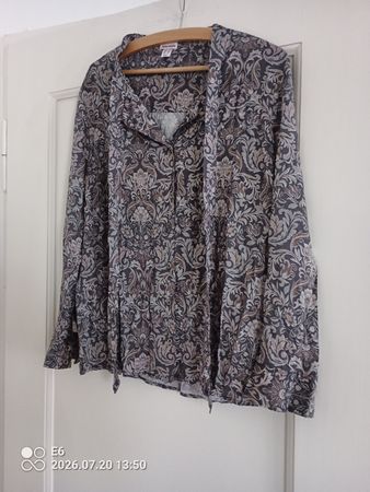 Langarmbluse mit Blumenmuster