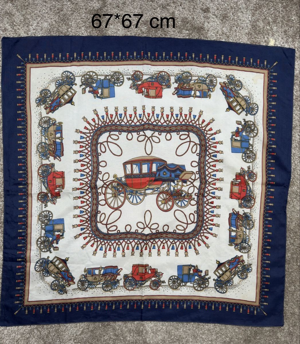 Polyester Foulard & Sciarpe: Foulard polyester vintage 67x67 – Usato da Vuippens venduto da Anna_as