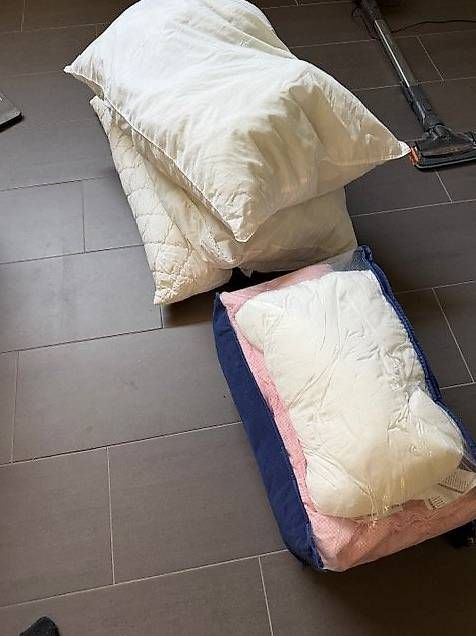 Coussins: 4 pillows + blanket – D'occasion à Zürich par joh_mn8j
