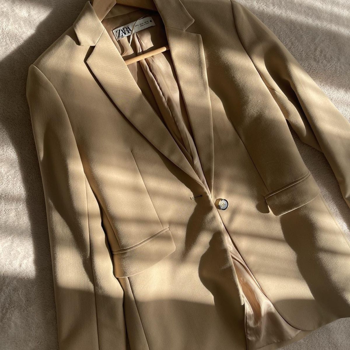 Completi & Tailleur: Beige Zara Blazer – Nuovo (secondo la descrizione) da Küsnacht ZH venduto da GirlyCloset 1