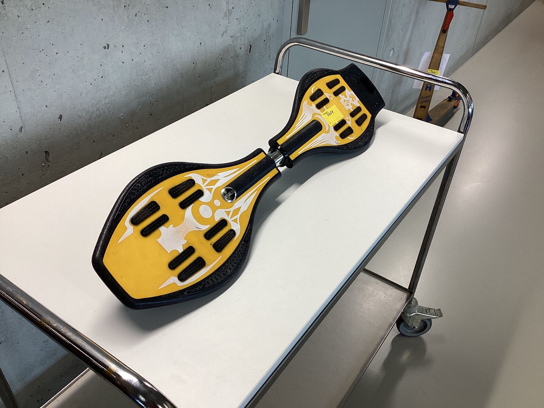 Skateboards: Waveboard gelb schwarz- Wiitergäh – Usato da Zug venduto da GGZatWork 1