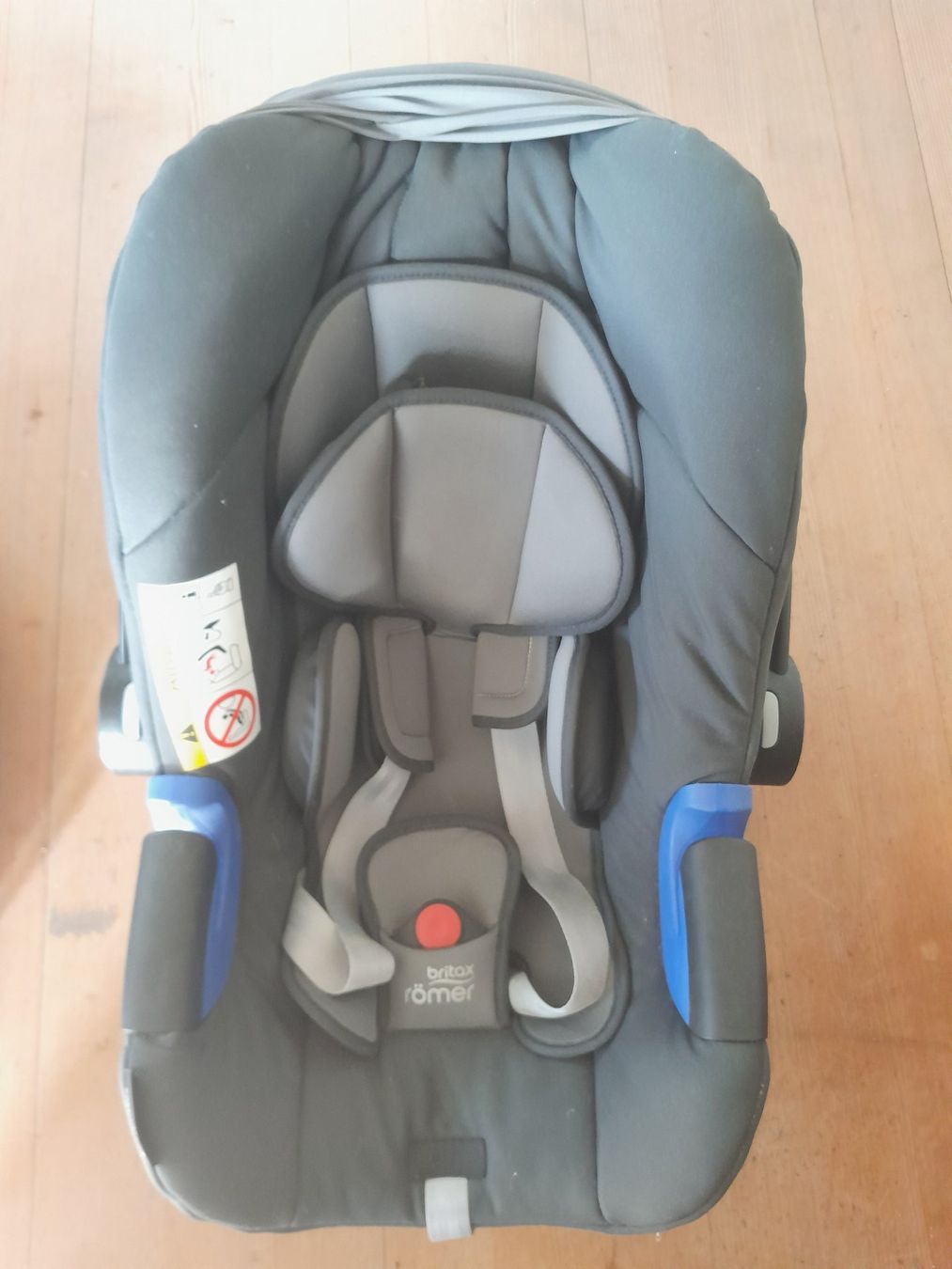 Britax Römer Seggiolini per auto: Autokindersitz mit Isofix-Base – Usato da Oberburg venduto da schaeggi77 1