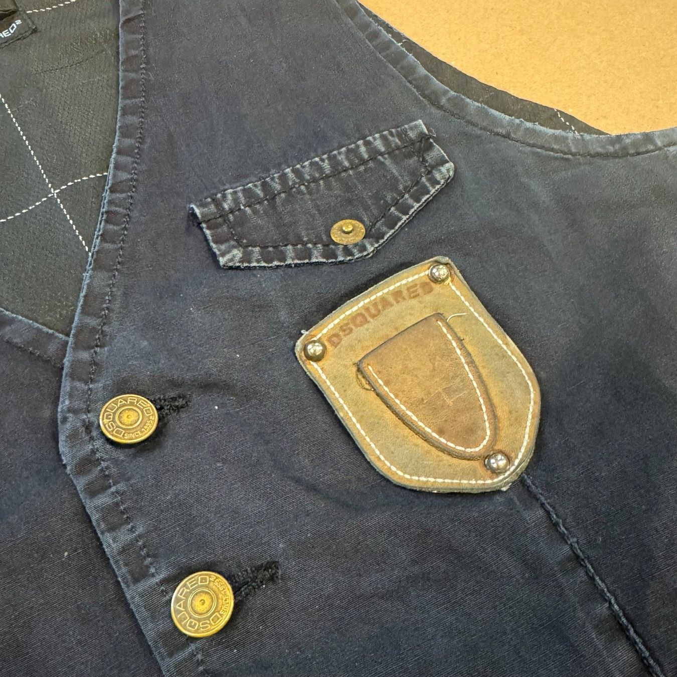 Dsquared2 Gilets: Dsquared2 dark cotton designer vest – D'occasion à St. Gallen par sourced_limited 1