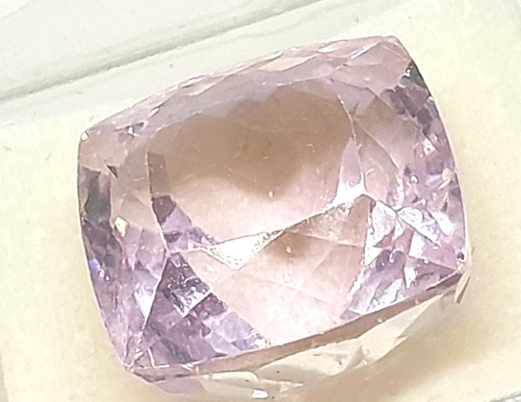 Pietre preziose: SPLENDIDE Kunzite coussin 20.10 ct - Valeur 2'412.- Fr – Nuovo (secondo la descrizione) da Grimisuat venduto da Valgem 1