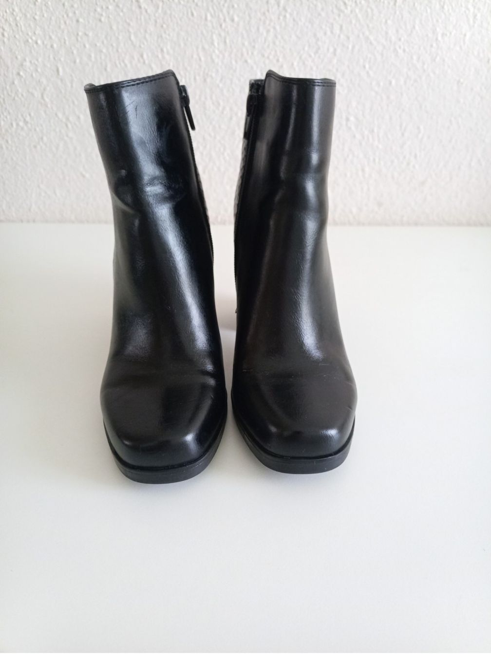 Damenschuhe: Schwarze Stiefeletten Gr. 37 mit Absatz - Herbst-Look! – Gebraucht aus Stäfa von krp54