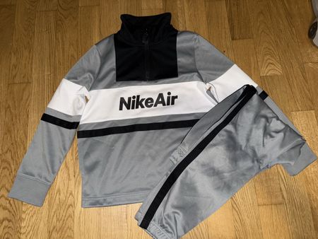 Nike Air Trainingsanzug, Größe 128-137