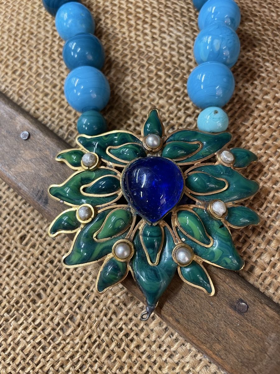 Catenine: Kette mit Blumenanhänger und blauen Perlen  – Usato da Steffisburg venduto da kla_65qs 3